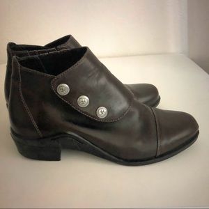 Sz 6M Ariat Ankle Boots